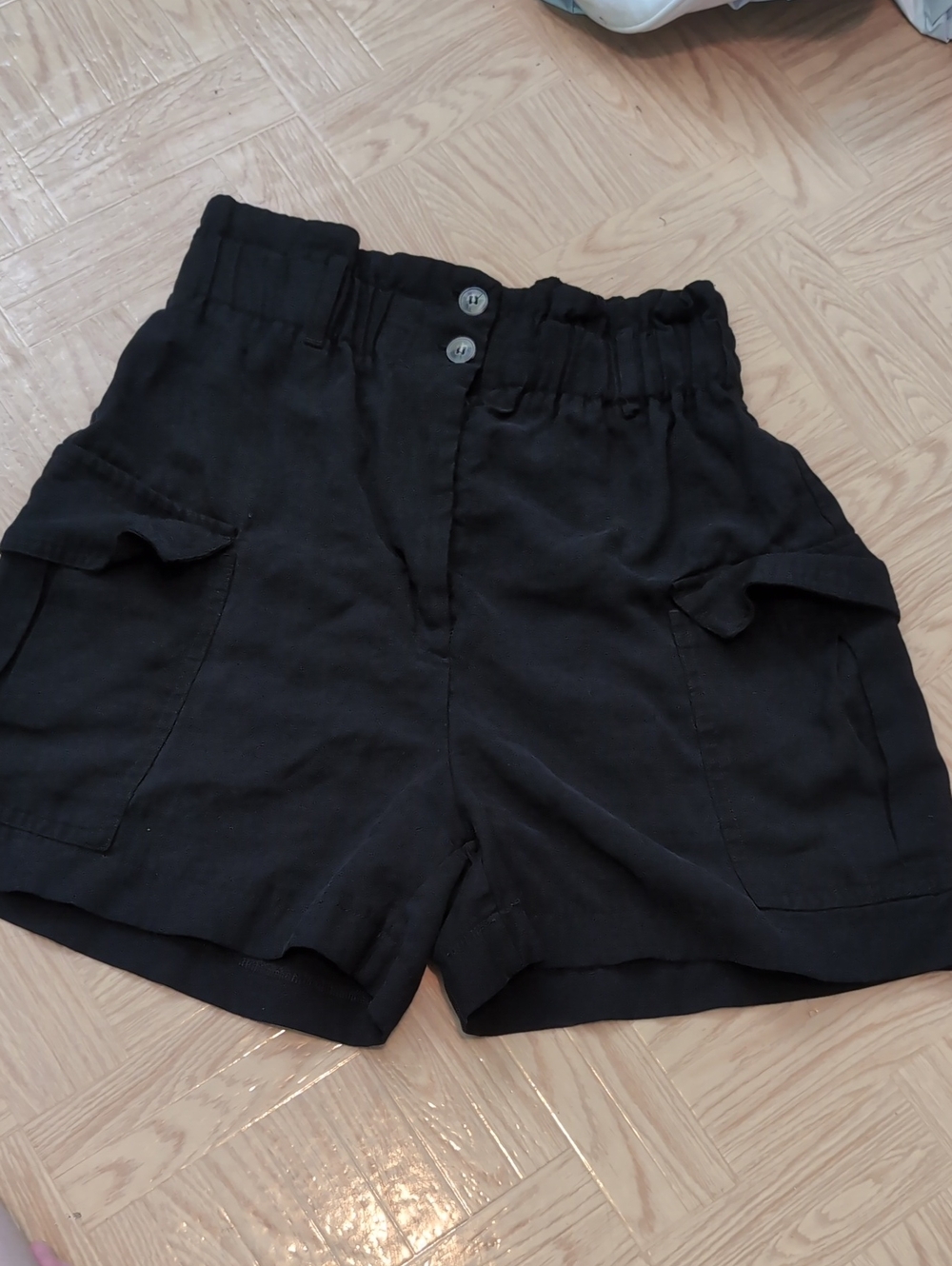 Ardene High Waisted Black Cargo-Style Shorts L